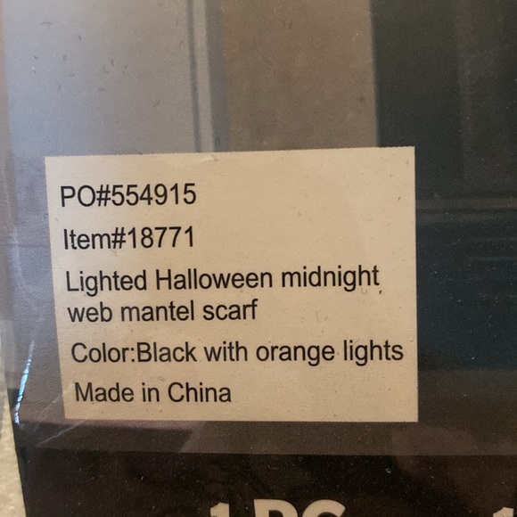 NIP Midnight Lace Lighted Mantle Scarf - Picture 3 of 8